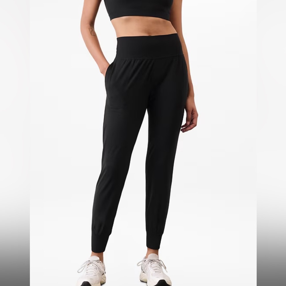Athleta Salutation Jogger in Powervita